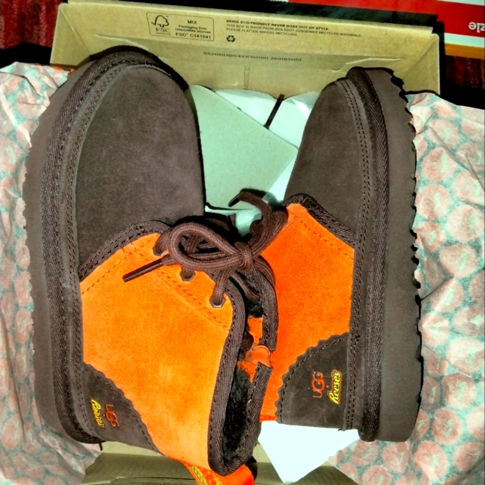 New with box UGG licensed Reese's Hershey's kid boots size 12 little kid Neumel